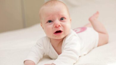 صورة ما هو لون البول الطبيعي للطفل الرضيع ودلالات تغيره؟