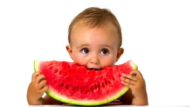 صورة متى يتناول الأطفال الرضع البطيخ وفوائده الصحية؟